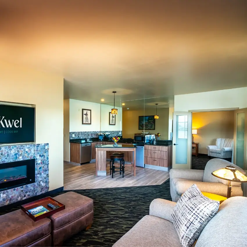 Coos Bay Hotel 2506 Lodge Suite Living Room 1